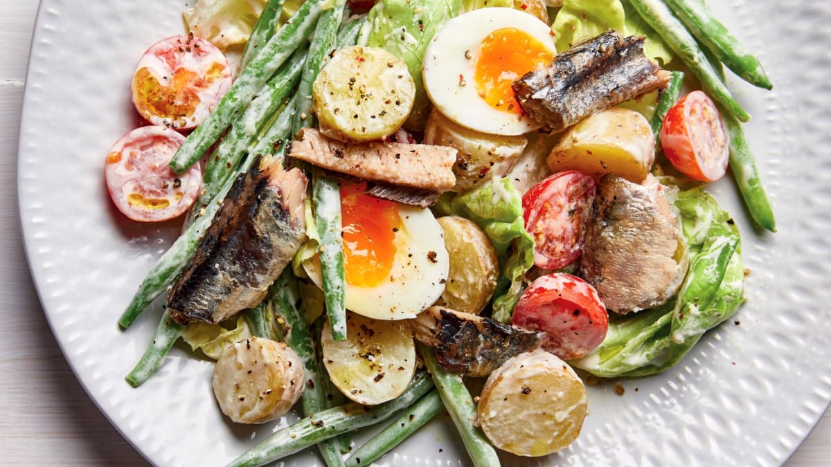 Sytý bramborový salát s vejci a sardinkami 2