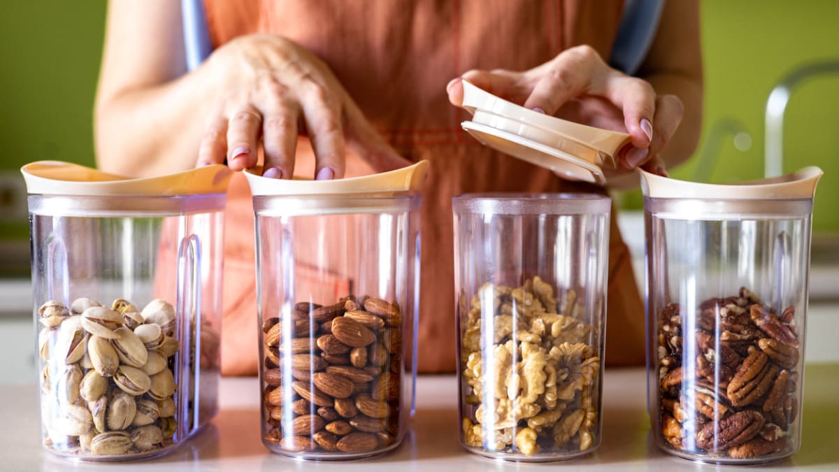 Ořechy a semínka skladujte ve vzduchotěsných nádobách