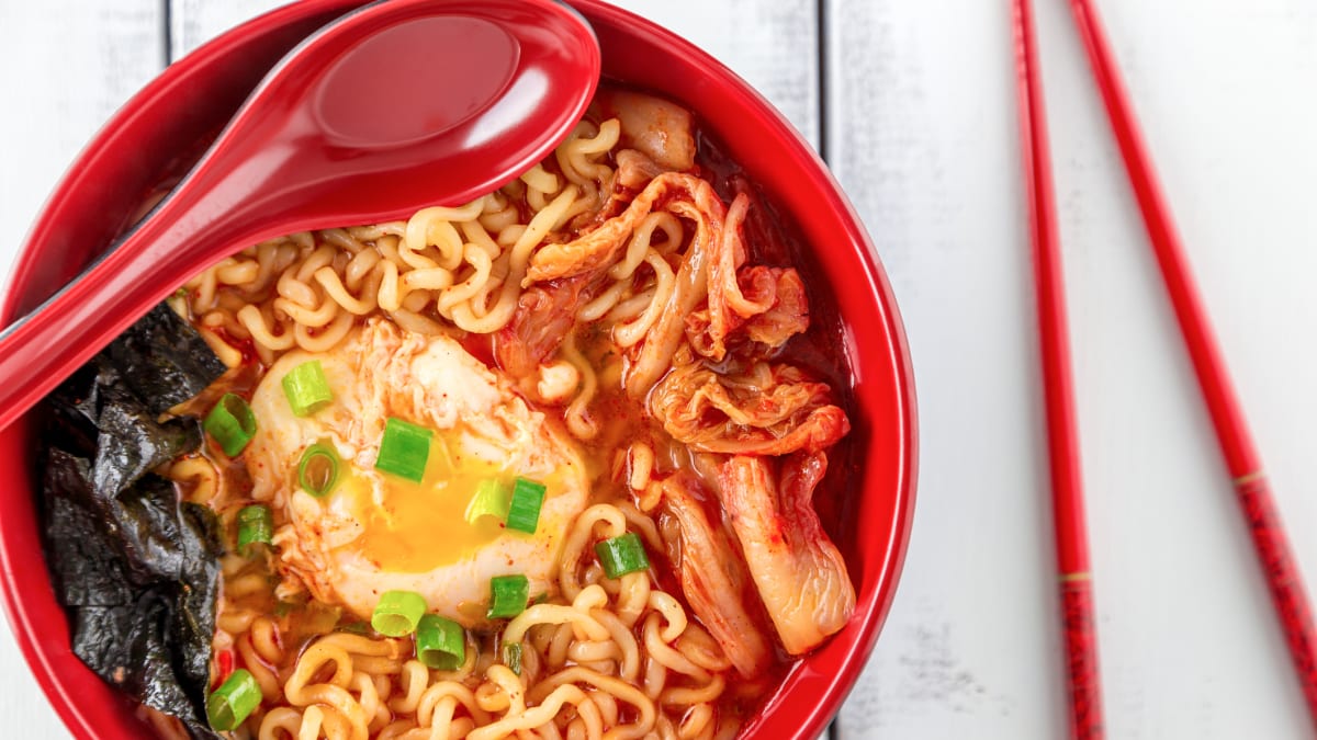 O perfektní dochucení se postará třeba kimchi, vejce a nori řasa
