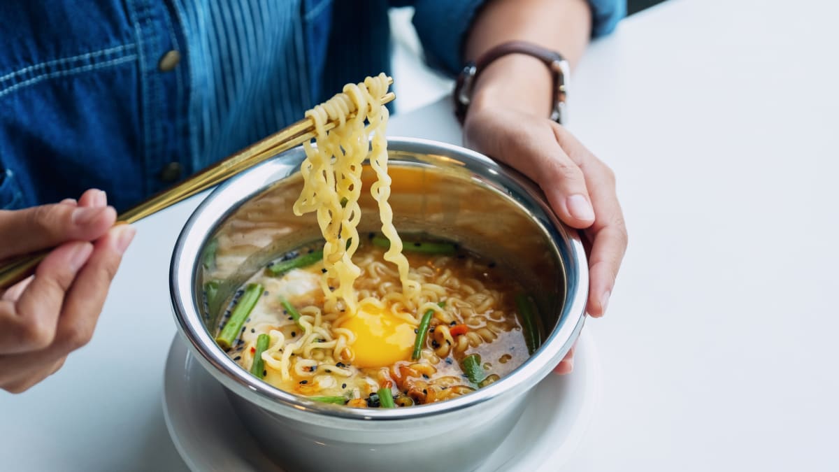 6 super nápadů, jak vylepšit instatní ramen polévku 2