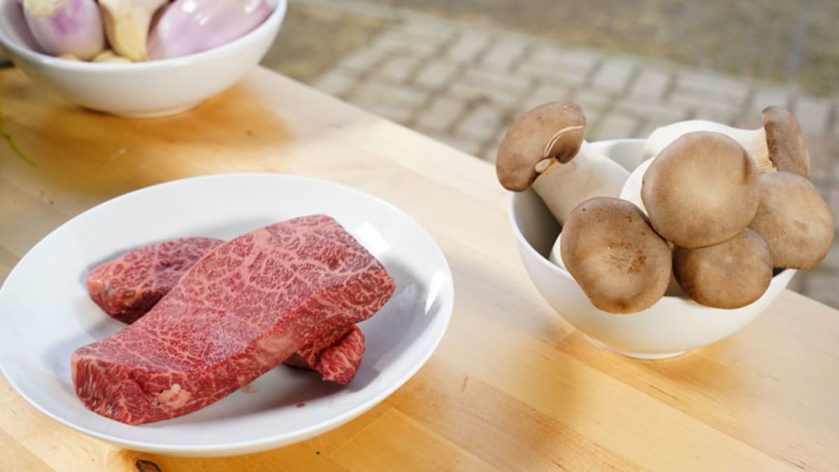 Steak z českého wagyu s houbami a wasabi podle Zdeňka Pohlreicha 2