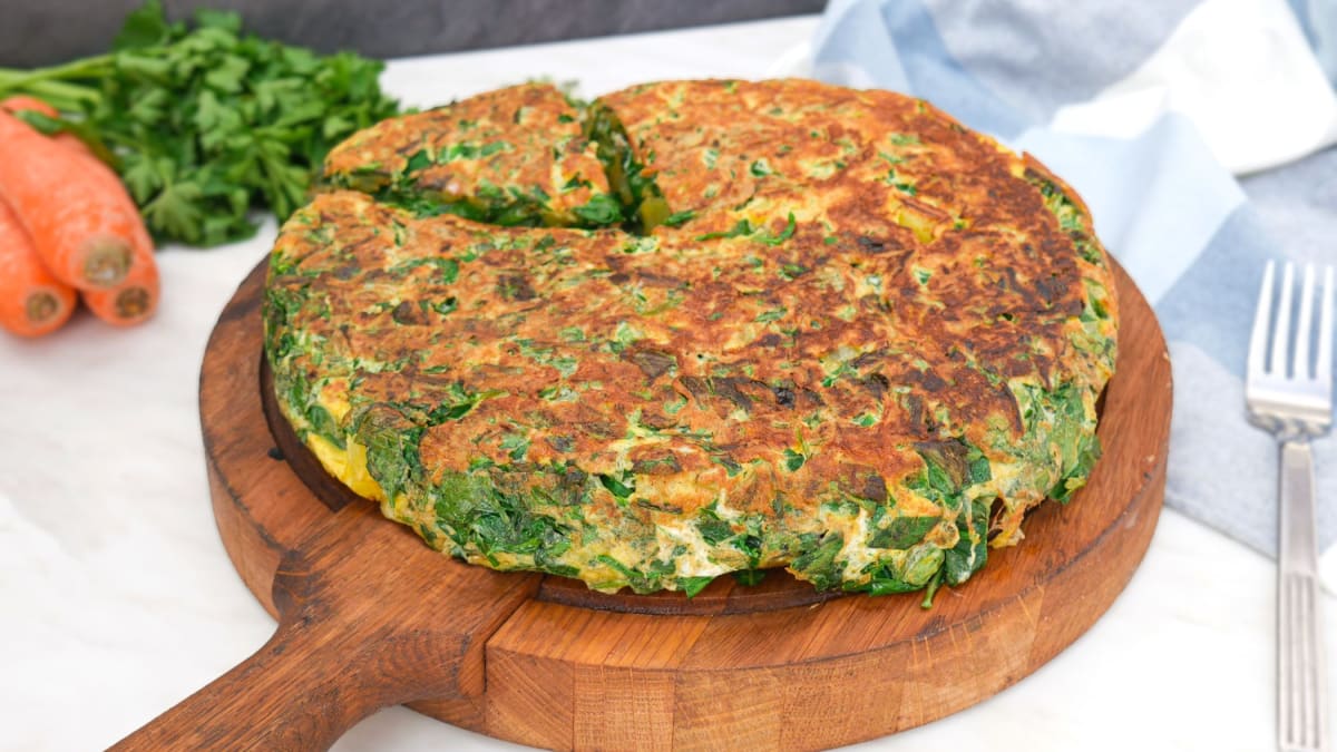 Jarní bylinková omeleta z vajec a brambor podle Huga Hromase