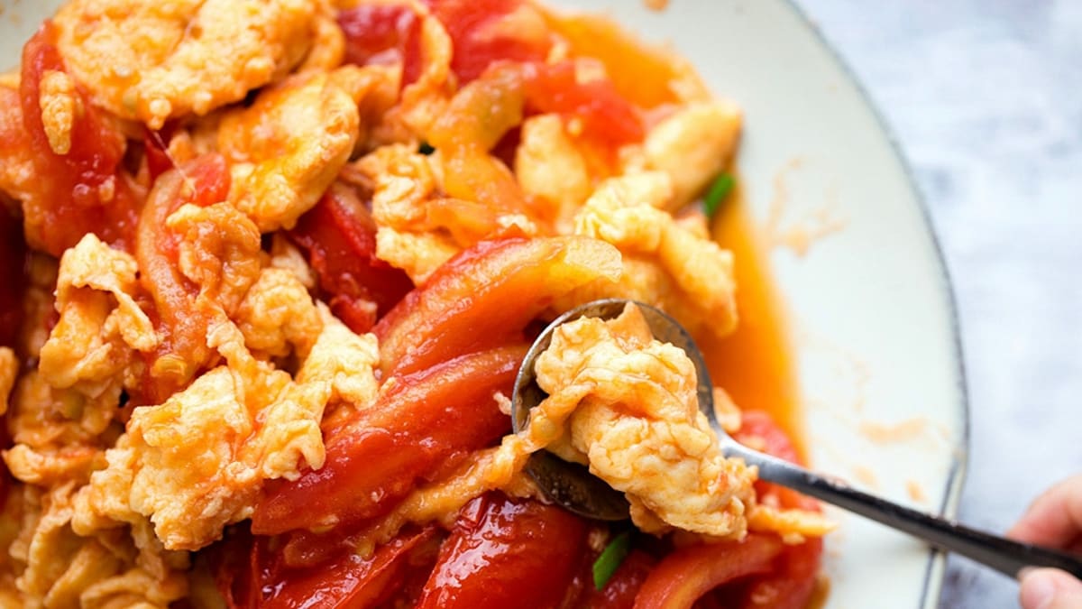 Super rychlá večeře: Stir-fry s vejci a rajčaty