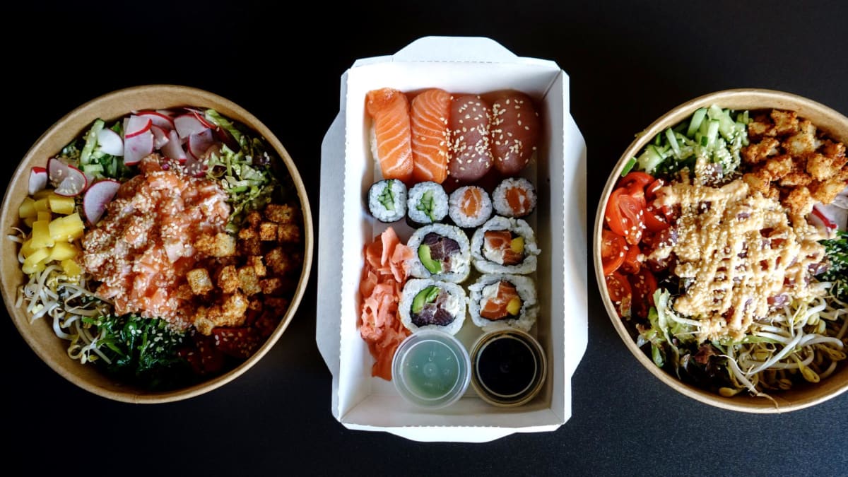 Poké misky i sushi jsou na dovážení ideální