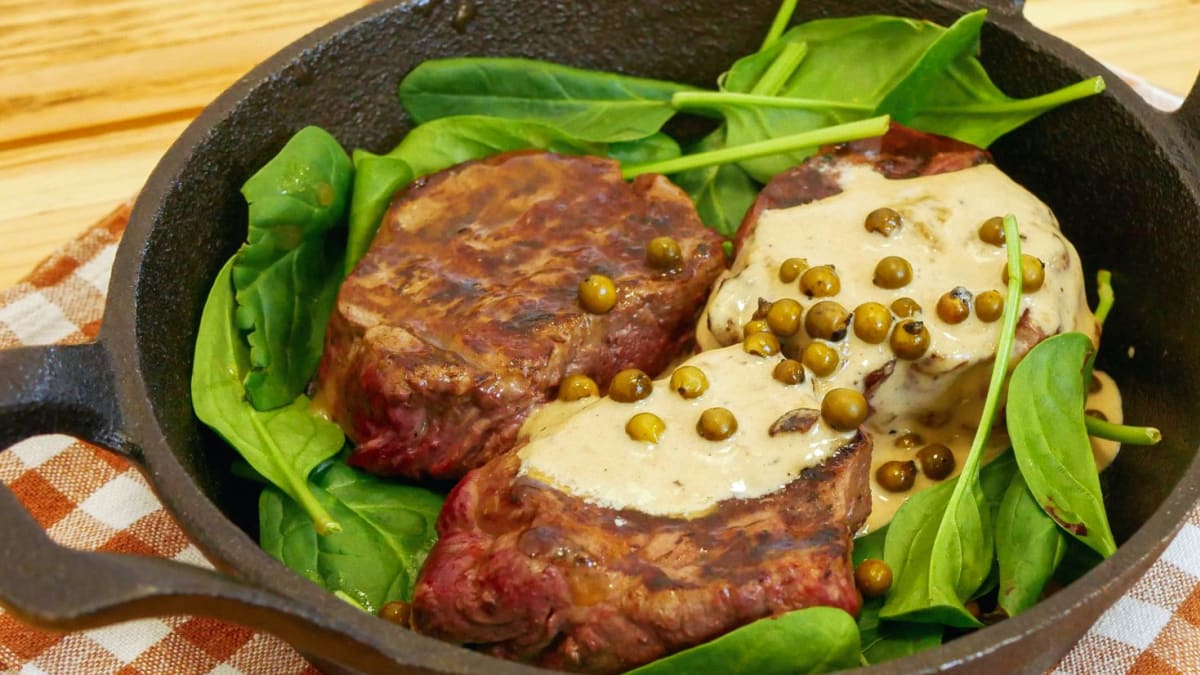 Hovězí steak filet mignon s omáčkou ze zeleného pepře 2