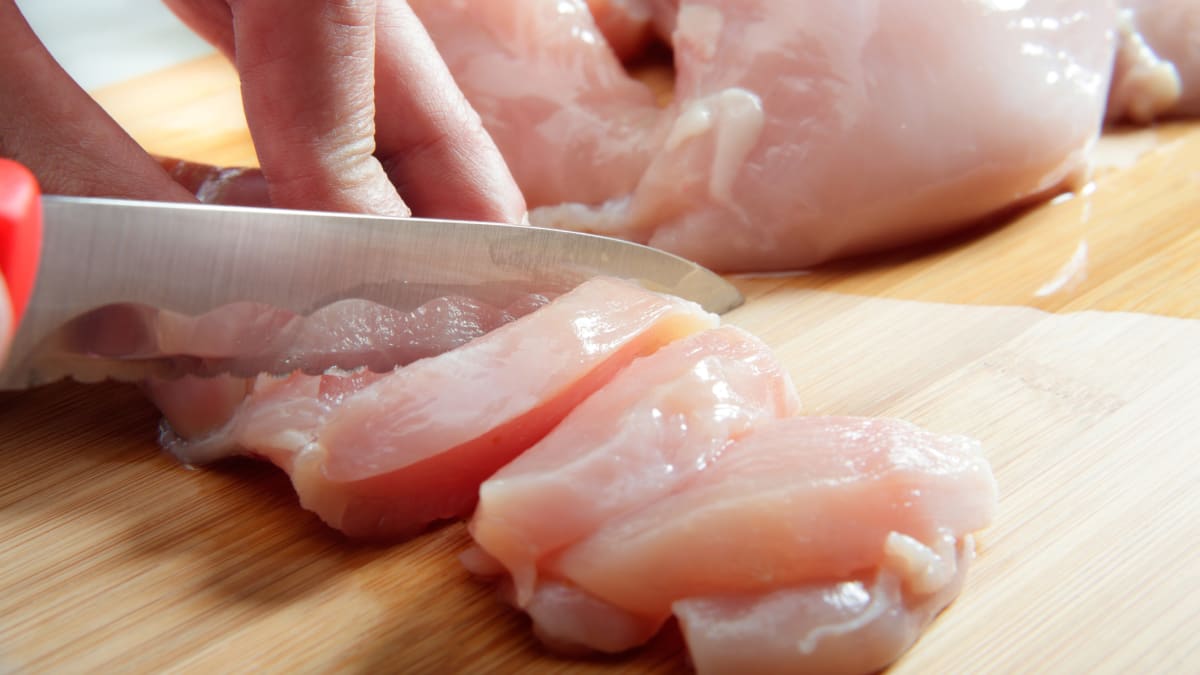 Kuřecí prsa jsou snadná na přípravu, ale nejde o jedinou partii z tohoto druhu masa, kterou byste měli ochutnat.