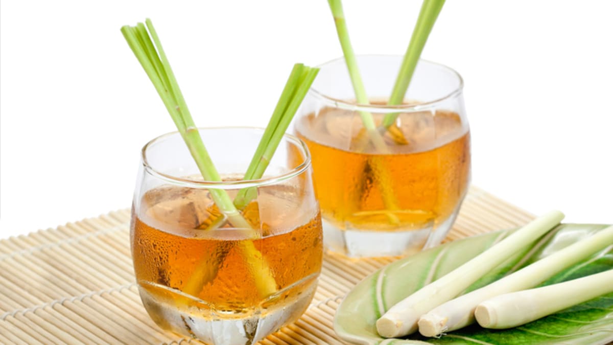 Čaj z citronové trávy pomáhá vyplavovat nežádoucí toxiny z těla a čistit ledviny, játra, slinivku a močový měchýř.