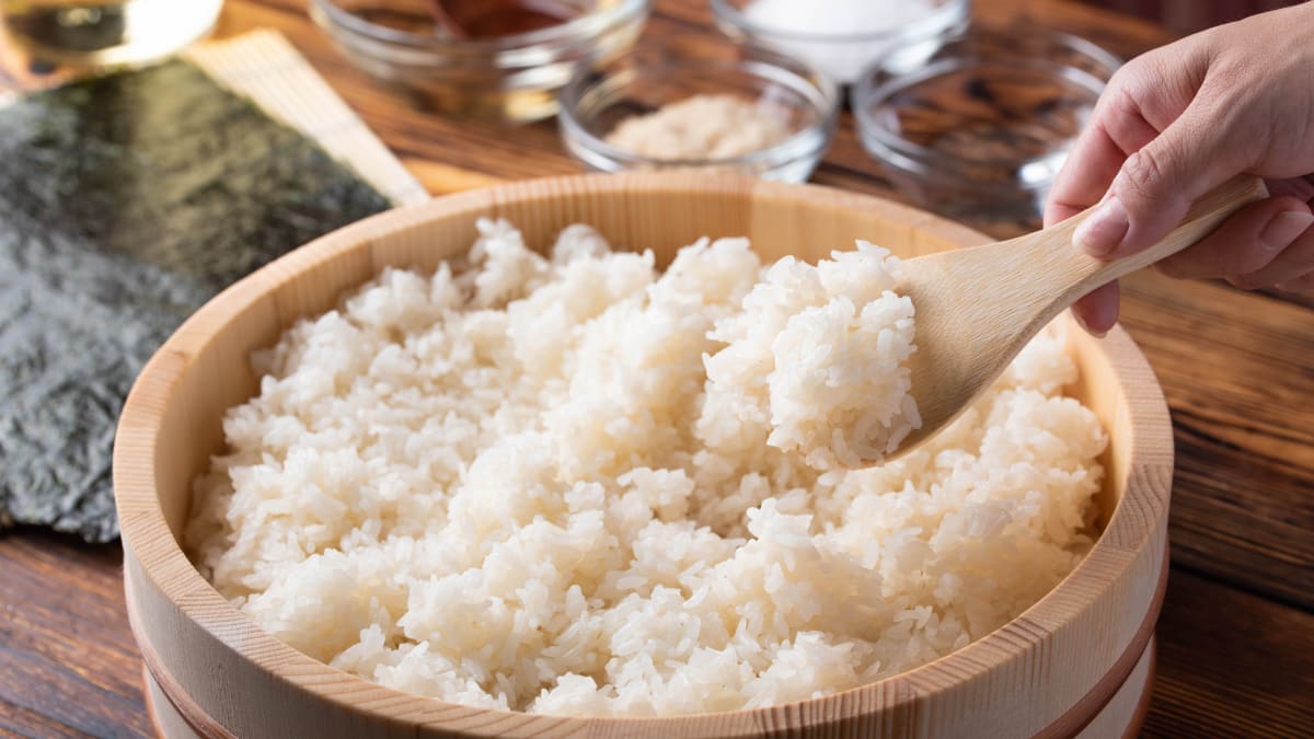 Jak připravit doma perfektní sushi rýži bez rýžovaru