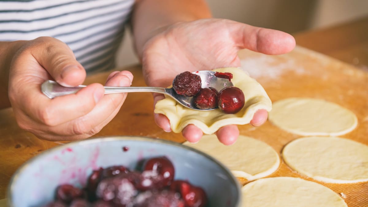 Třešňové vareniky – jednoduché sladké pirožky plněné ovocem