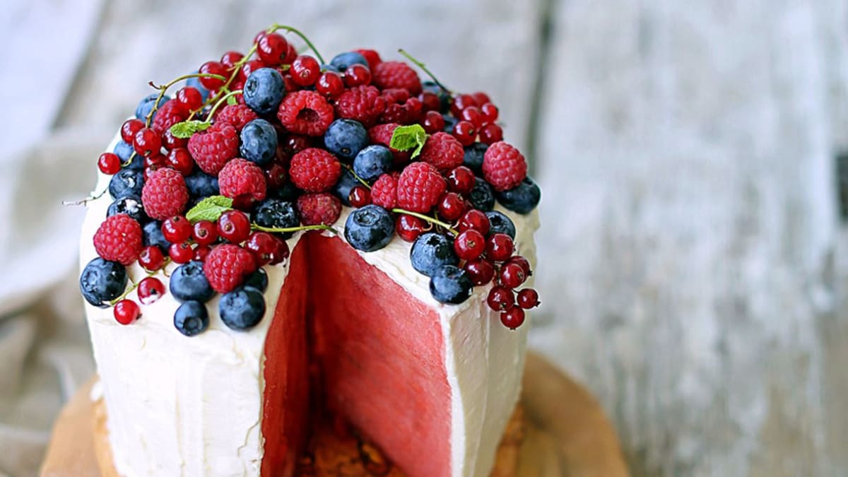 Pro větší překvapení, můžete melounový dort potáhnout krémem z mascarpone