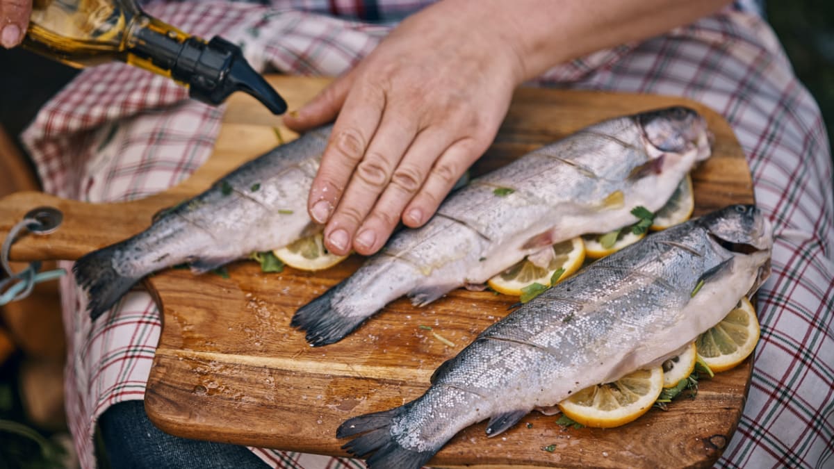 Na dochucení ryb stačí bohatě sůl, pepř, citron a bylinky