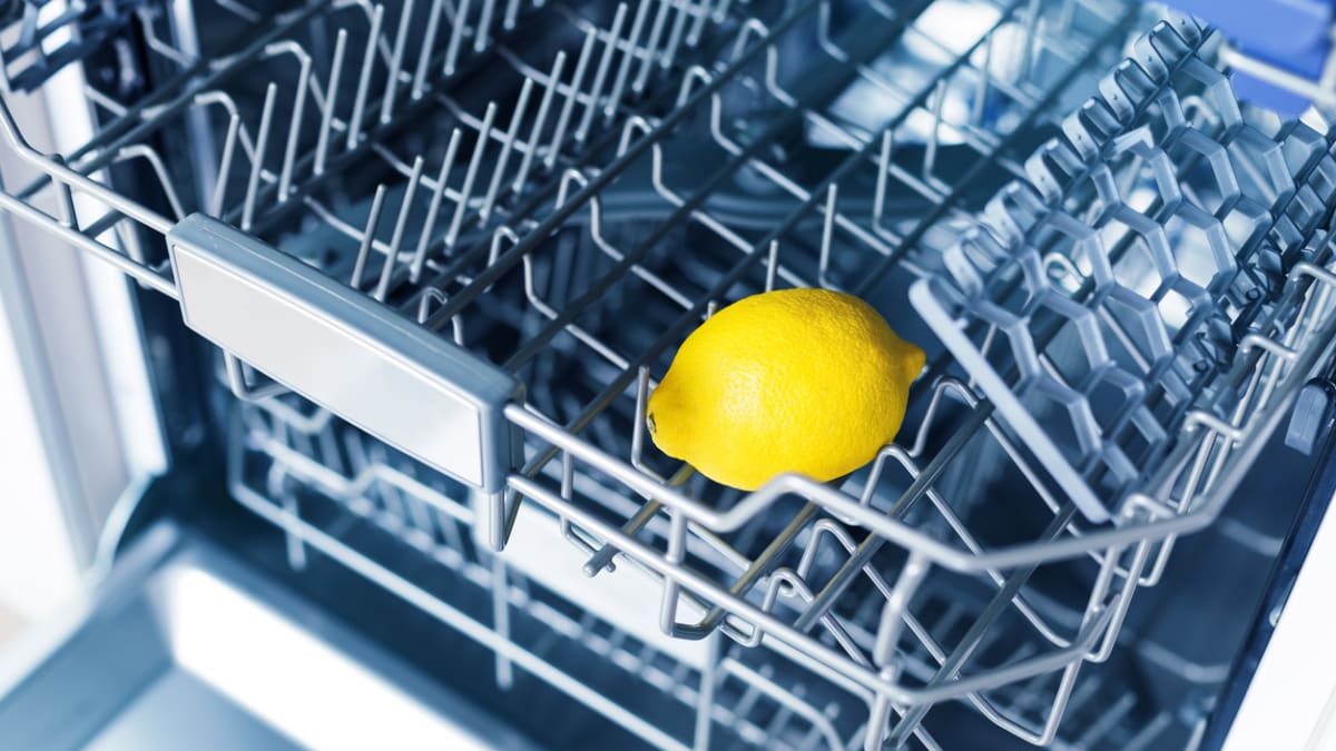 Do myčky nádobí můžete vložit i vymačkané citrony