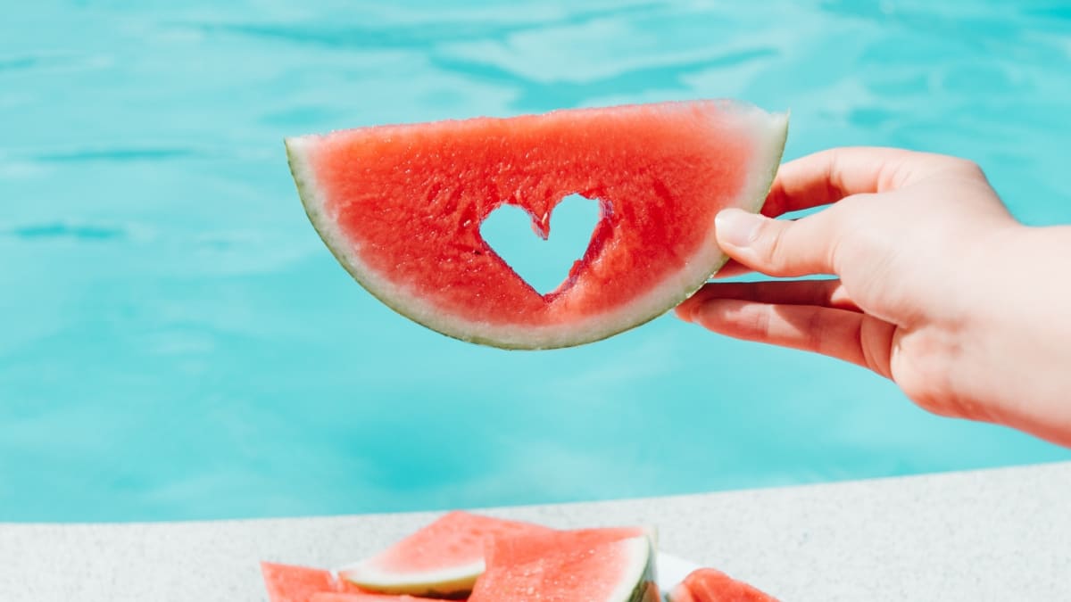 Vodní meloun se řadí mezi oblíbené letní ovoce.
