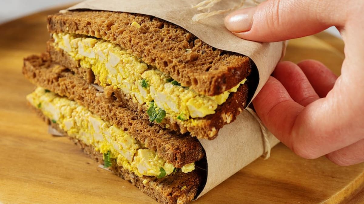 Vegan sendvič s rostlinnou vajíčkovou pomazánkou 2