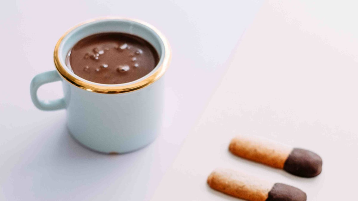 Chai horká čokoláda a skořicové sušenky