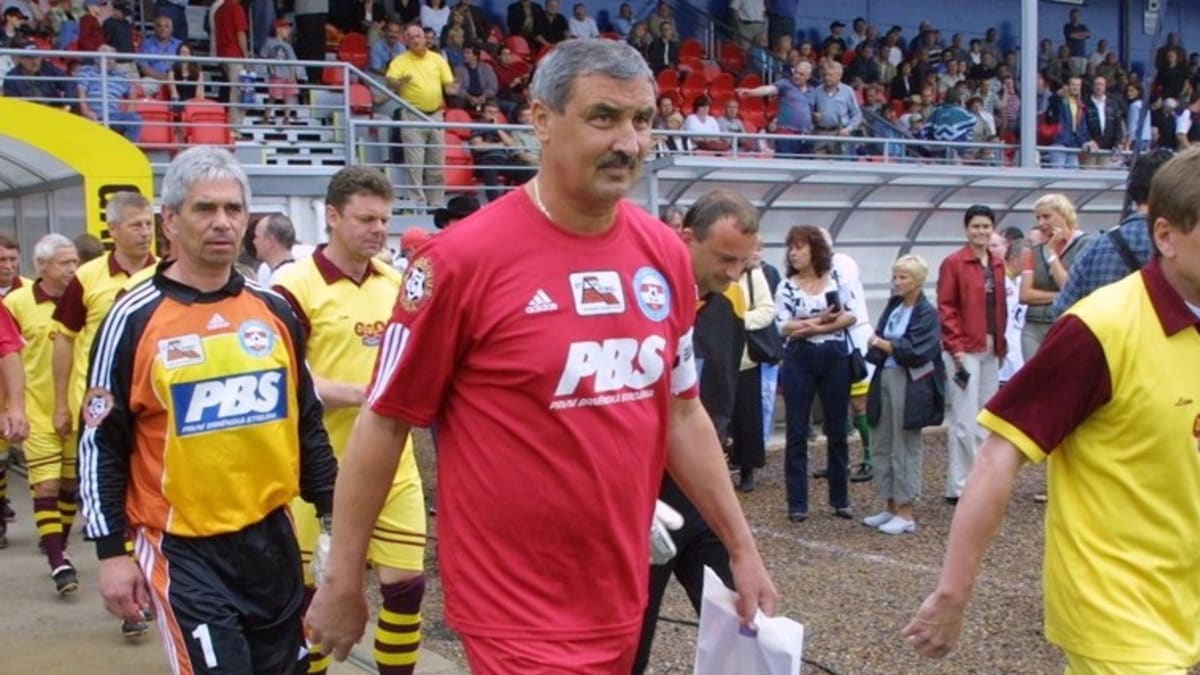 Rostislav Václavíček na fotografii z exhibičního utkání v roce 2003.