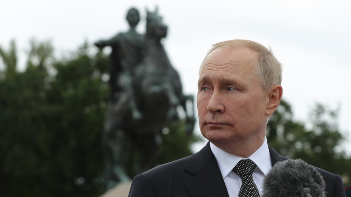 Vladimir Putin na přehlídce u příležitosti Dne ruského námořnictva v Petrohradě 31. července 2022