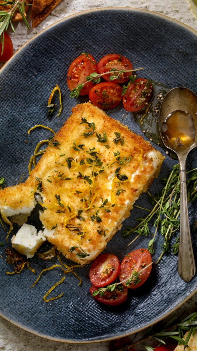 Feta saganaki – smažený sýr feta s ochuceným medem 2