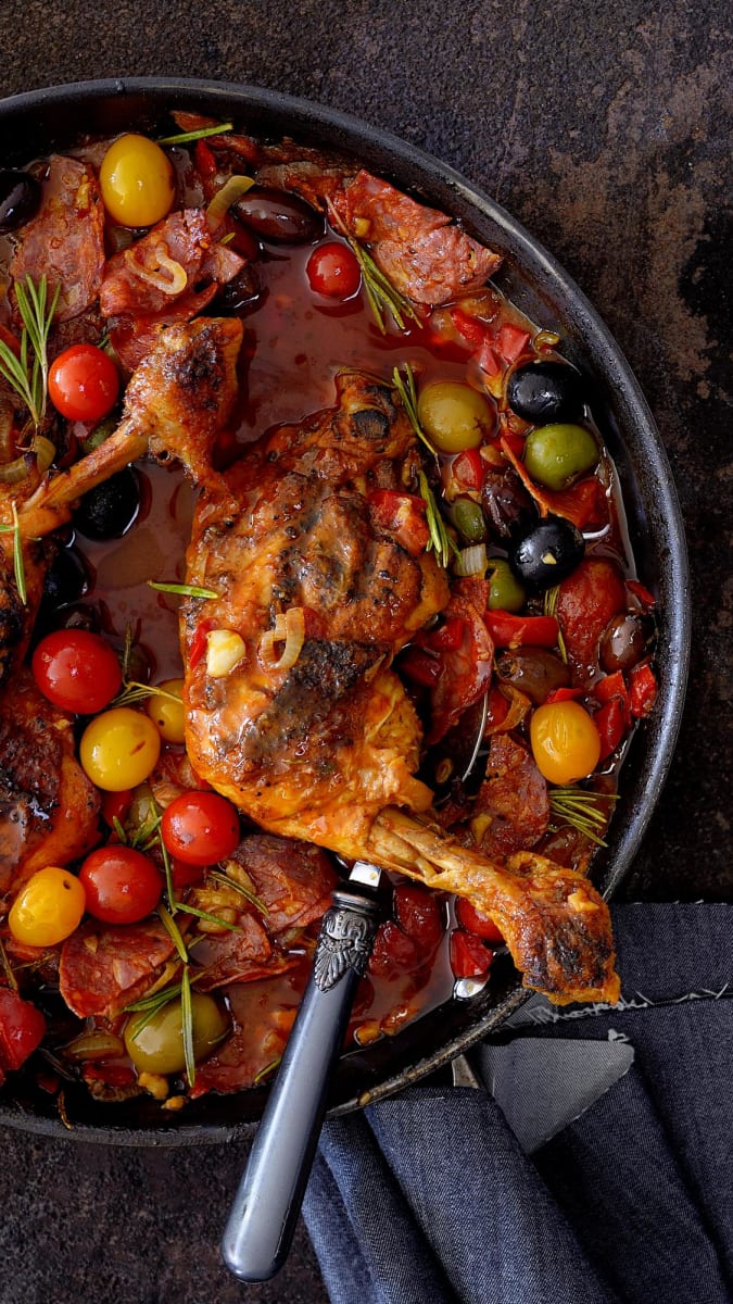 Pikantní kuře ve španělském stylu s chorizem a olivami
