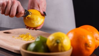 První věc, kterou udělat s citronem, než z něj vymačkáte šťávu