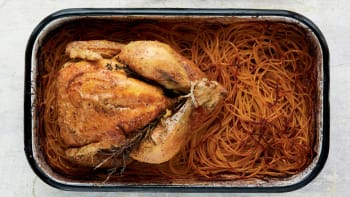 Pečené kuře s křupavými špagetami