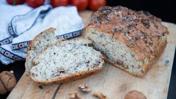Domácí ořechovo-makový chléb bez kynutí