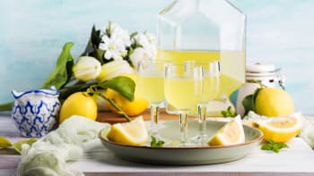 Domácí limoncello – italský citronový likér zvládnete snadno vyrobit sami