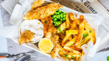 Fish & chips: treska v křupavé strouhance a hranolky z trouby