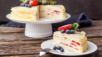 Palačinkový dort s jahodami a kešu krémem nejen pro vegany