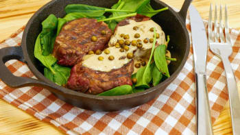 Hovězí steak filet mignon s omáčkou ze zeleného pepře