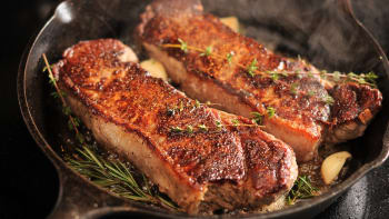 Naučte se všechny kuchařské triky, jak připravit doma dokonalý steak jako z restaurace