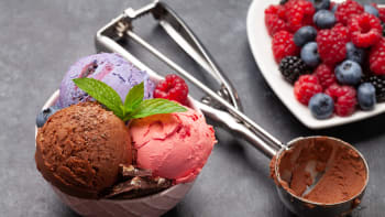 3 triky, jak rychle povolit zmrzlinu na kámen zmrzlou a nandat perfektní kopeček