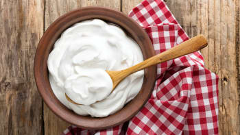 Skyr, jogurt, kyška a další. V létě je oceníte pro chuť i zdravé účinky!