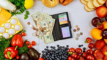 Jak ušetřit peníze při nakupování potravin. Držte se těchto 8 prověřených rad
