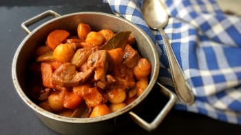 Vepřové stew se zeleninou a gnocchi 