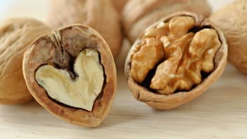Jak správně uchovat vlašské ořechy, aby nežlukly a vydržely do další sklizně