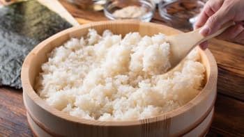 Jak připravit doma perfektní sushi rýži bez rýžovaru