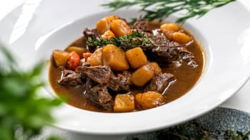 Irish stew – Dušené skopové maso se zeleninou a bramborami 