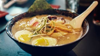 5 tipů, kam zajít na mísu horké japonské polévky ramen