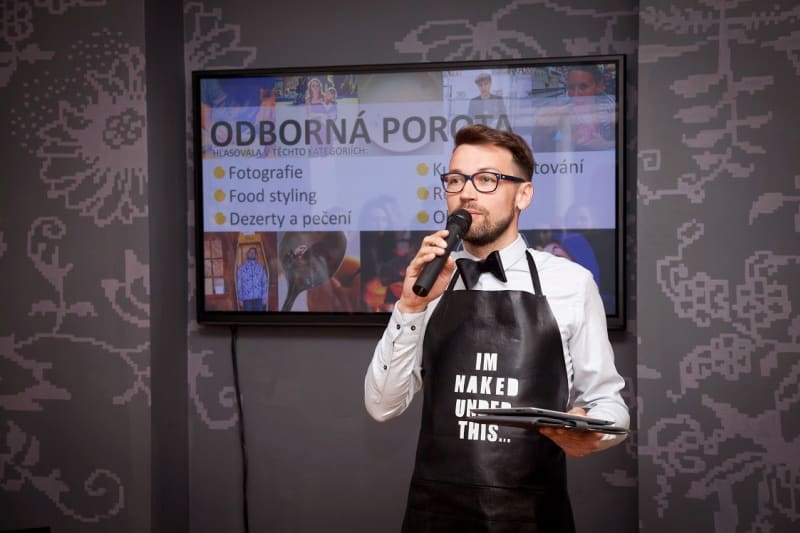 Slavnostním večerem provázel herec a také food bloger Lukáš Hejlík