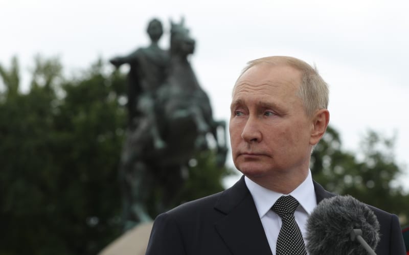 Ruský prezident Vladimir Putin se účastní hlavní námořní přehlídky u příležitosti Dne ruského námořnictva v Petrohradě 31. července 2022.