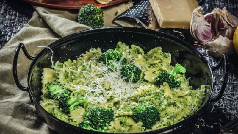 Těstoviny se špenátovo-brokolicovou omáčkou 