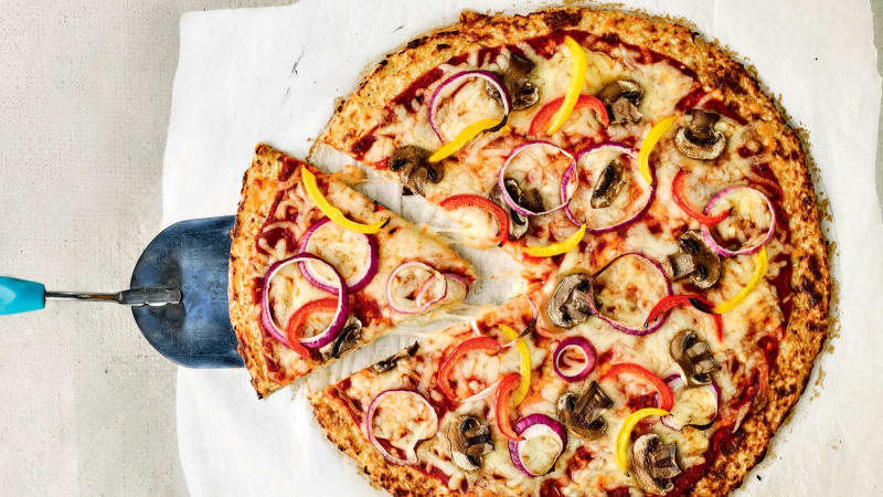 Bezlepková pizza z  květáku a parmazánu