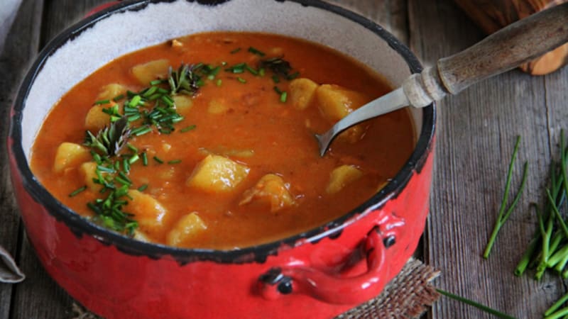 Vyzkoušejte nové i tradiční recepty na nejlepší bramborovou polévku