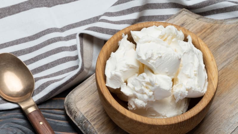 Domácí lučina – jednoduchý recept z jogurtu a zakysané smetany