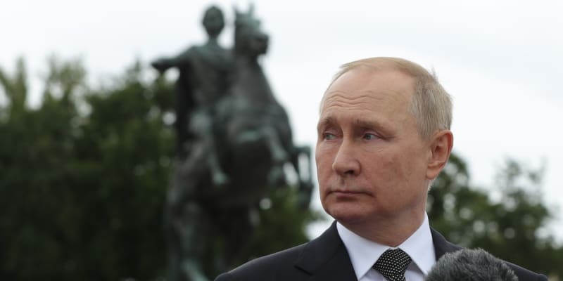 Ruský prezident Vladimir Putin se účastní hlavní námořní přehlídky u příležitosti Dne ruského námořnictva v Petrohradě 31. července 2022.
