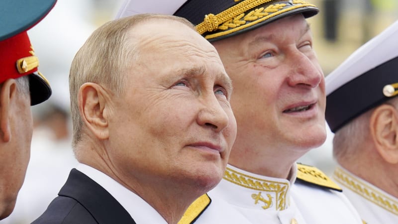Vladimir Putin na námořní přehlídce v roce 2022 (ilustrační foto)