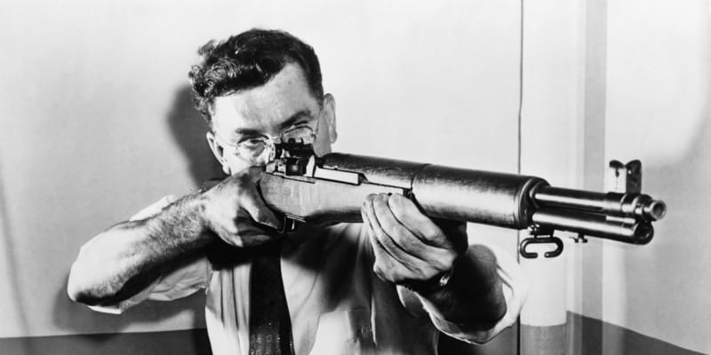 John C. Garand s legendární puškou