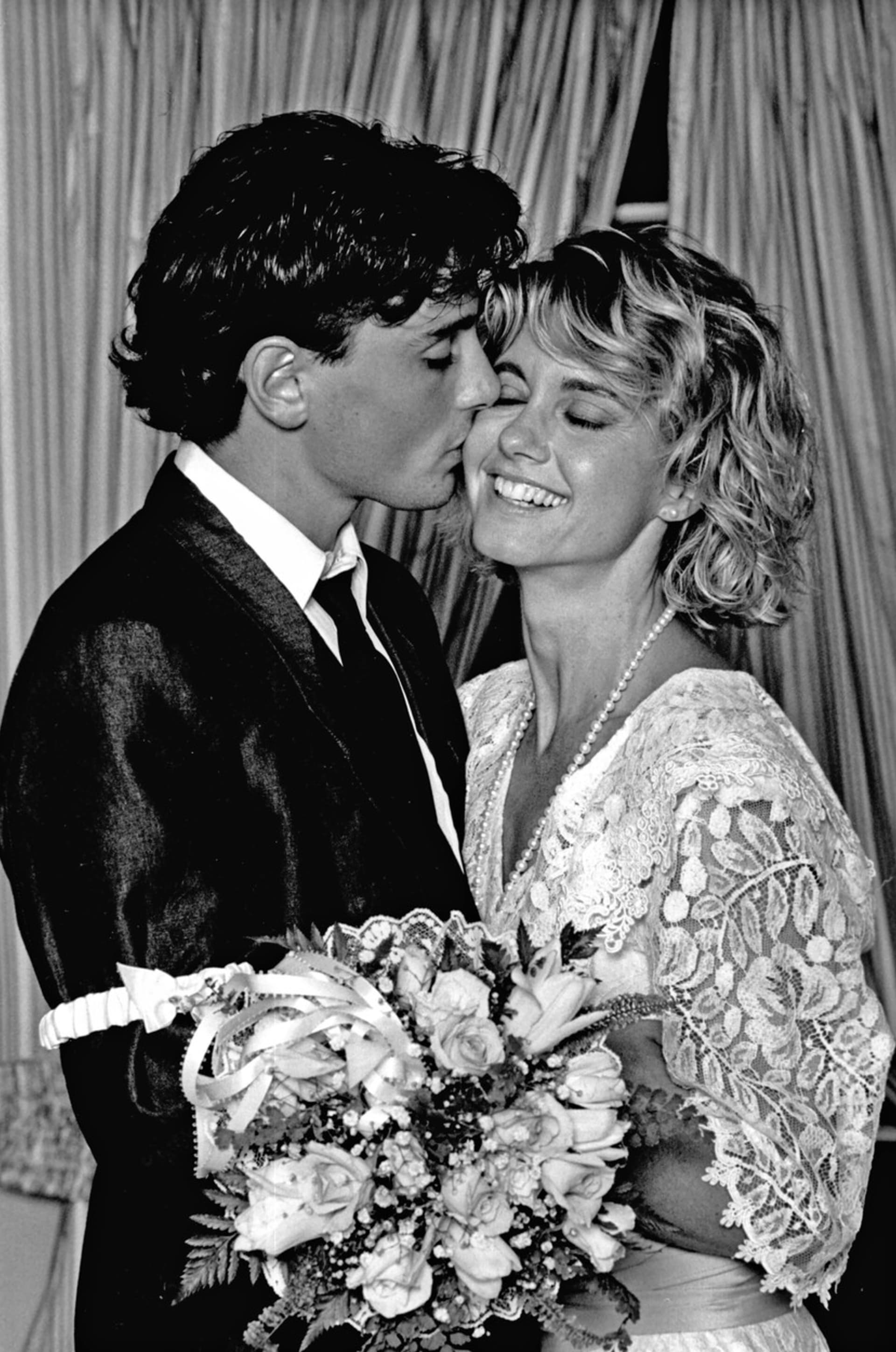 Olivia Newton-John na svatbě s Mattem Lattanzim (1984)