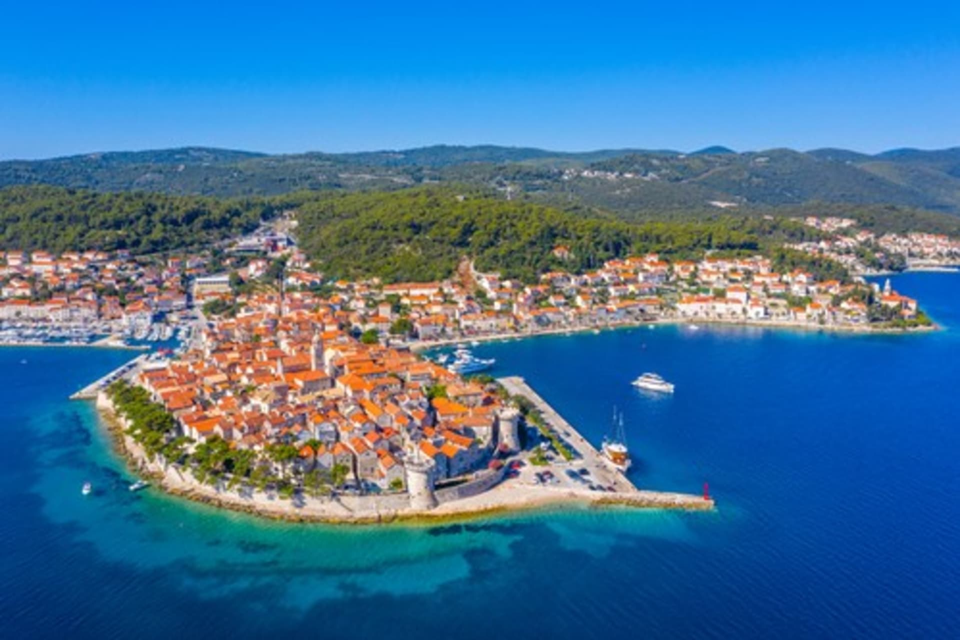 Pohled na město Korčula, které leží na stejnojmenném ostrově